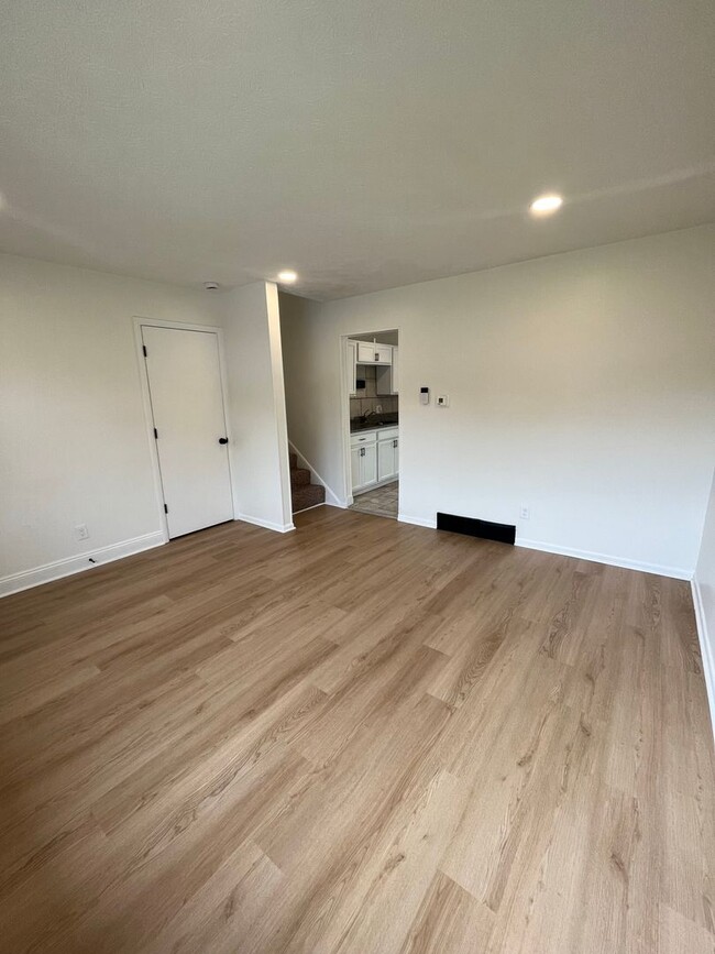 1921 Dunning Rd in Columbus, OH - Building Photo - Building Photo