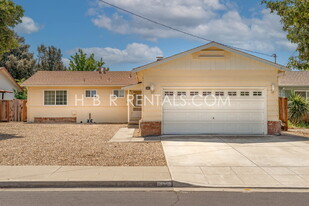 1027 Vía Madrid in Livermore, CA - Building Photo