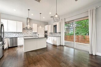 2305 E 16th St in Austin, TX - Building Photo - Building Photo