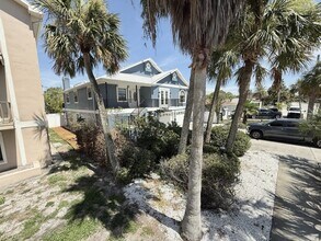 867 Mandalay Ave in Clearwater, FL - Building Photo - Building Photo
