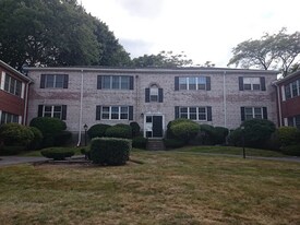 124 Lake Shore Rd, Unit Apt 3 in Boston, MA - Building Photo