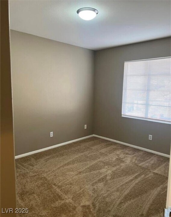10057 Yellow Canary Ave in Las Vegas, NV - Building Photo