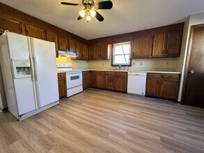 33 Elwood Ave in Manchester, NH - Building Photo - Building Photo