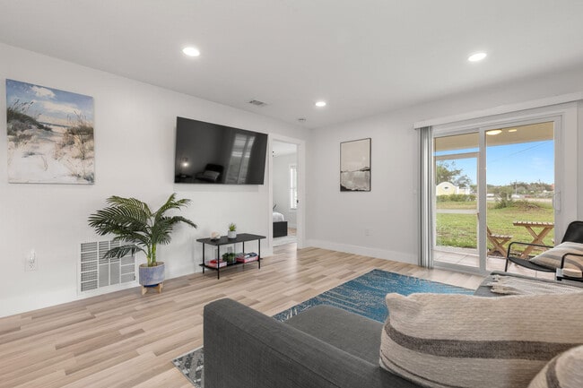6 Bay Acres Ave in Osprey, FL - Building Photo - Building Photo