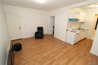 211-77 Jamaica Ave in Queens, NY - Building Photo - Building Photo