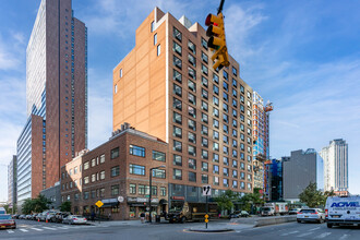 2614 Jackson Ave in Long Island City, NY - Foto de edificio - Building Photo