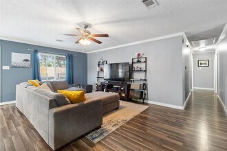 5842 Silver Frst Dr in Houston, TX - Building Photo - Building Photo