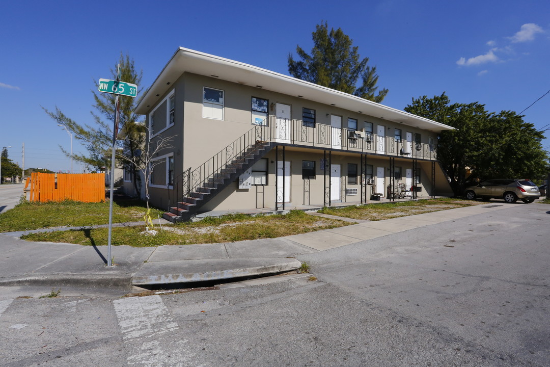 6511 NW 12th Ave in Miami, FL - Building Photo