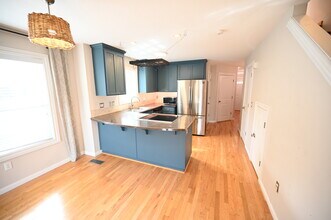 9216 N Charleston Ave in Portland, OR - Building Photo - Building Photo