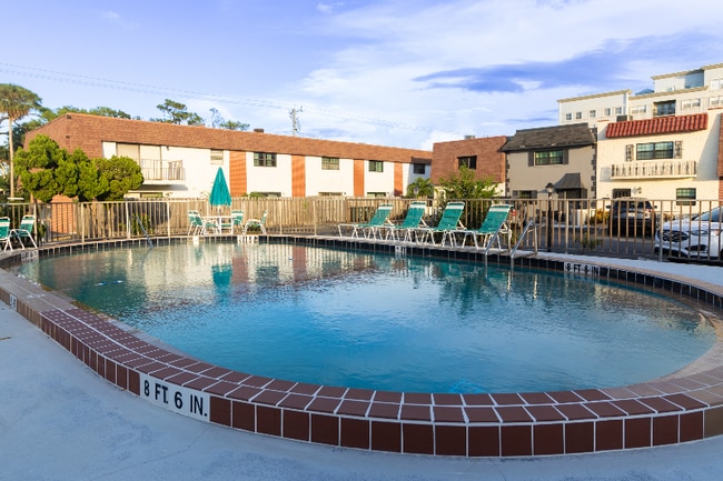 625 N Halifax Ave in Daytona Beach, FL - Building Photo - Building Photo