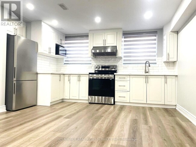 142 Yates Dr in Milton, ON - Building Photo - Building Photo