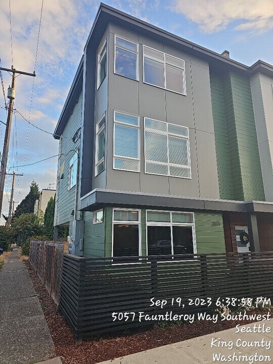 3901 SW Hudson St in Seattle, WA - Building Photo