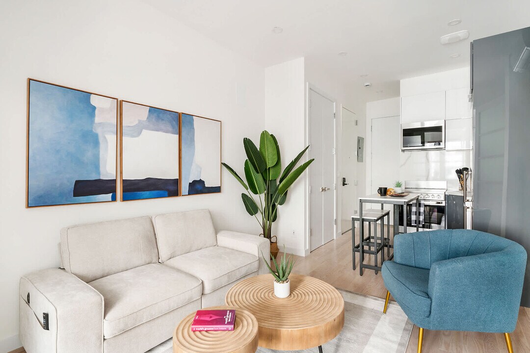 317 E 14th St in New York, NY - Building Photo