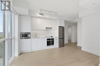 3079 Trafalgar Rd in Oakville, ON - Building Photo - Building Photo