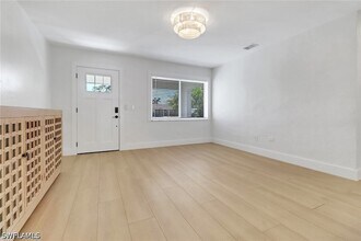 4525 Fluvia Ave in Naples, FL - Foto de edificio - Building Photo