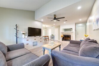 2379 Briarwest Blvd in Houston, TX - Building Photo - Building Photo