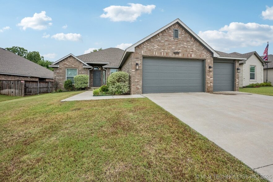 6370 E 146th St S in Bixby, OK - Building Photo