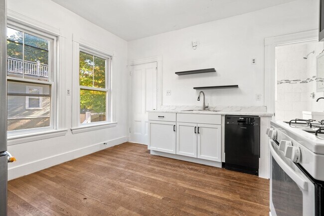 168 Elliot St in Newton, MA - Building Photo - Building Photo