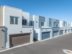 Town Surprise in Surprise, AZ - Foto de edificio - Building Photo