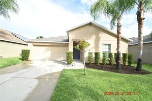 8436 Hunters Fork Loop in Ruskin, FL - Building Photo
