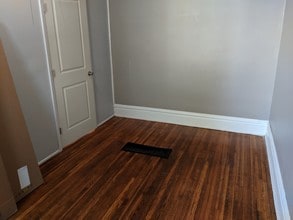 1854 N 4th St in Columbus, OH - Foto de edificio - Building Photo