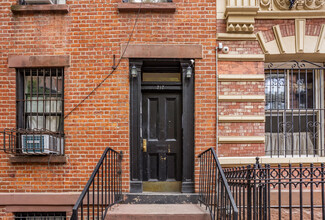 212 W 16TH St in New York, NY - Building Photo - Building Photo