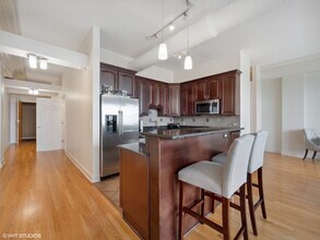 3323 N Paulina St, Unit 4G in Chicago, IL - Foto de edificio - Building Photo