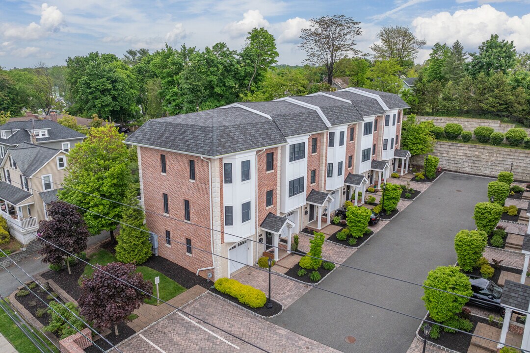 The Brownstones at Caldwell in Caldwell, NJ - Foto de edificio