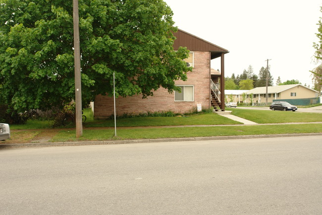 841 N 3rd St in Coeur d'Alene, ID - Foto de edificio - Building Photo