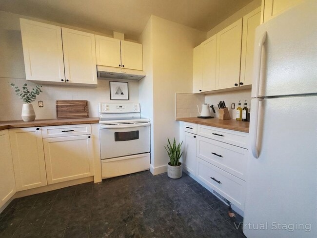 22 Hyde Park Av in Belleville, ON - Building Photo - Building Photo