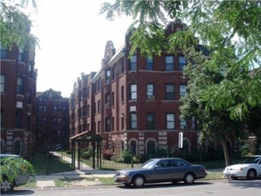 Kenwood Courtyard in Chicago, IL - Building Photo - Building Photo