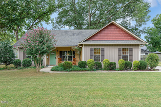 213 W Whitaker St in Clayton, NC - Building Photo - Building Photo