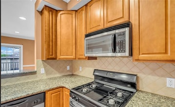 15-1303-1-19 Tichenor Ln, Unit 301 in Newark, NJ - Foto de edificio - Building Photo