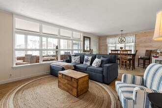 12 Harris Ave in Hampton, NH - Building Photo - Building Photo