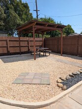 3025 Myers St in Oroville, CA - Foto de edificio - Building Photo