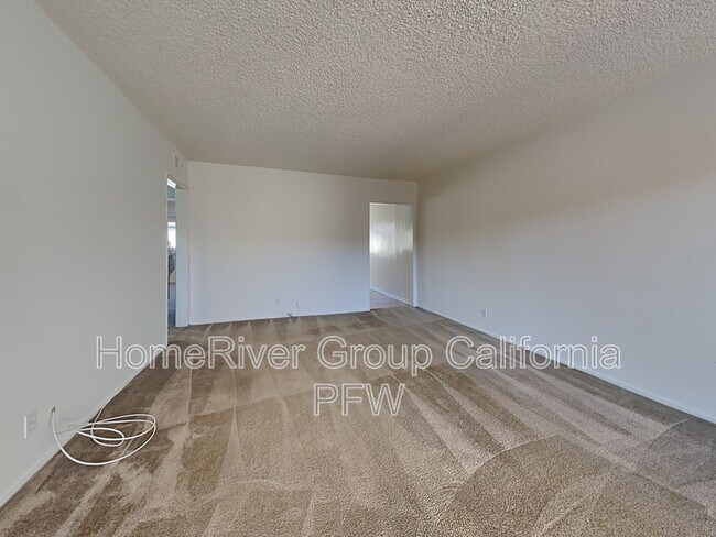 property at 1124 W Huntington Dr