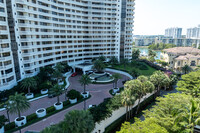 1000 E Island Blvd in Aventura, FL - Foto de edificio - Building Photo