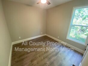 5390 Valley Dr in Cumming, GA - Building Photo - Building Photo