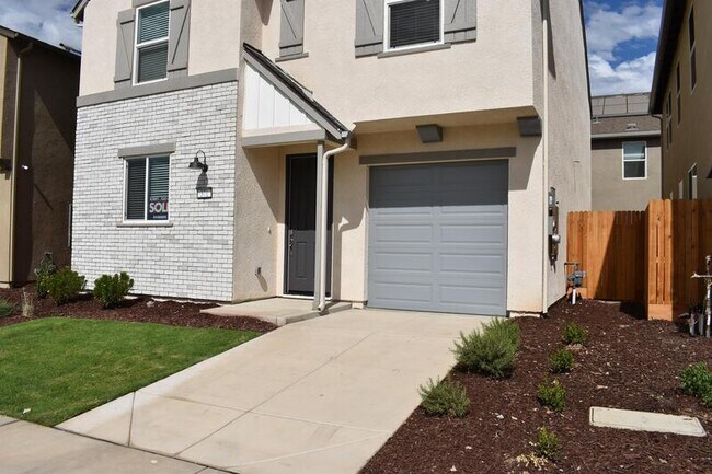 371 Sullivan Dr in Merced, CA - Building Photo - Building Photo