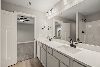 2395 Emma Ave in Des Moines, IA - Building Photo - Building Photo