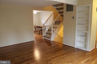 6821 Montivideo Square Ct in Falls Church, VA - Building Photo - Building Photo