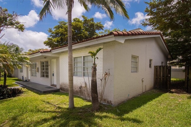 9443 SW 174th St in Palmetto Bay, FL - Building Photo - Building Photo