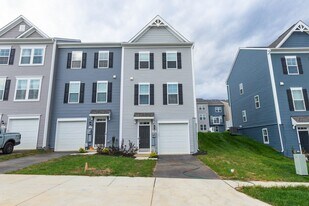 767 Lord Fairfax St in Charles Town, WV - Building Photo
