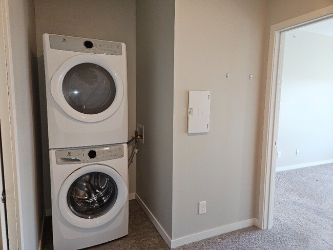 2180 State Hwy 13, Unit 113 in Mendota Heights, MN - Foto de edificio - Building Photo