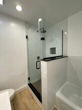 1203 N Sweetzer Ave in West Hollywood, CA - Foto de edificio - Building Photo
