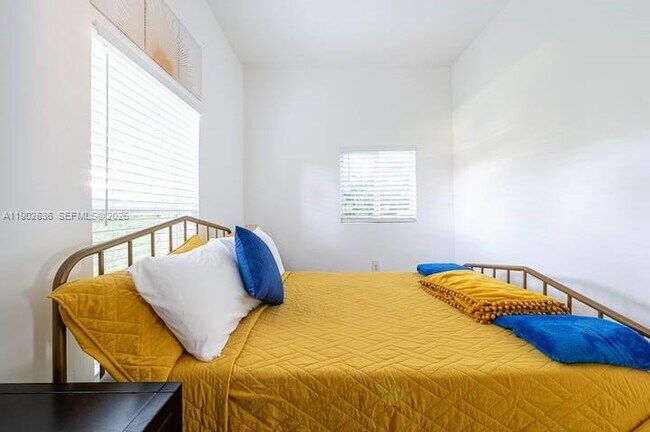 8028 NW 5th Ct in Miami, FL - Foto de edificio - Building Photo