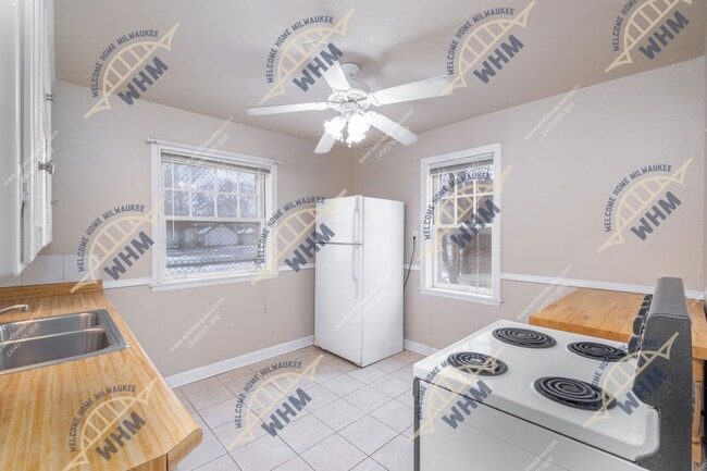 property at 3258 S Kinnickinnic Ave