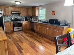 65 Bainton Rd in West Hartford, CT - Building Photo - Building Photo