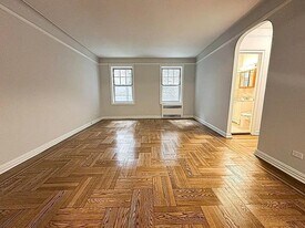 111-14 76th Ave in Queens, NY - Building Photo