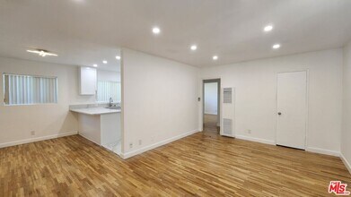 12942 Moorpark St in Los Angeles, CA - Building Photo - Building Photo